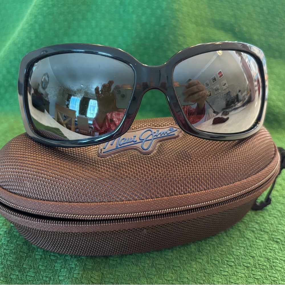 Maui Jim Glossy Black/ Brown Sunglasses with Brown Case